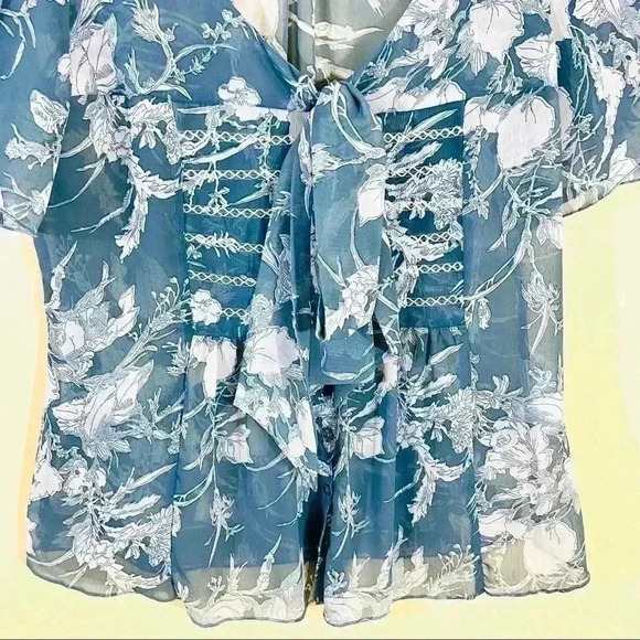 Sartoria Benetton Blue & White Italian Semi-Sheer Tie Short Button Blouse Size S - Picture 3 of 16